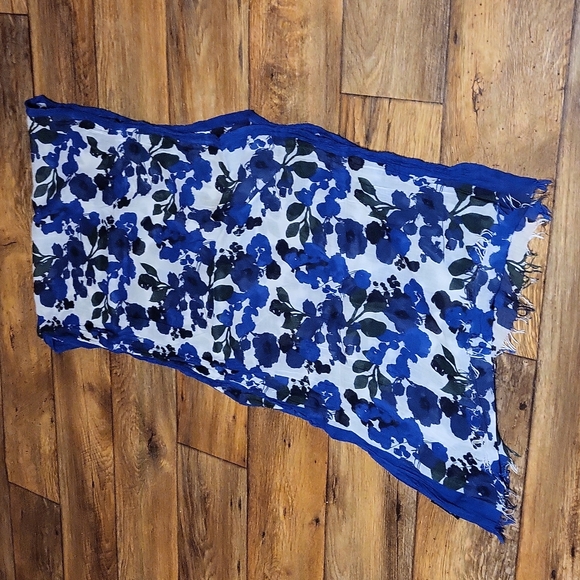 AMERICAN EAGLE OUTFITTERS - Picture 3 of 3